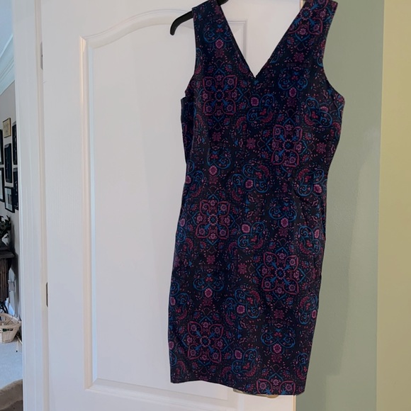 Beautiful Banana Republic Sheath style dress -  new with tags! - Picture 1 of 9